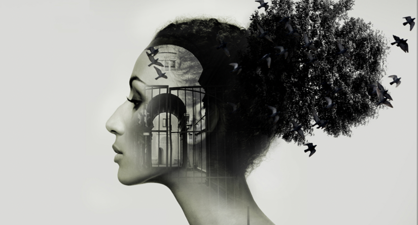 Silueta artística de una mujer con árboles y pájaros, simbolizando liberación de bloqueos y crecimiento personal en el servicio de Coaching personal de Sandra López